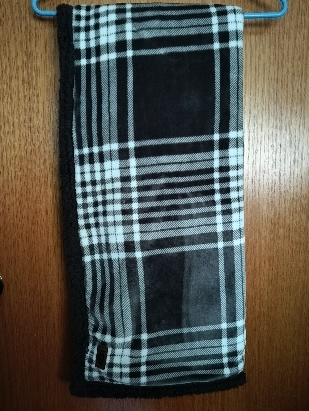 Gray And White Plaid Throw Blanket 22x38 In.